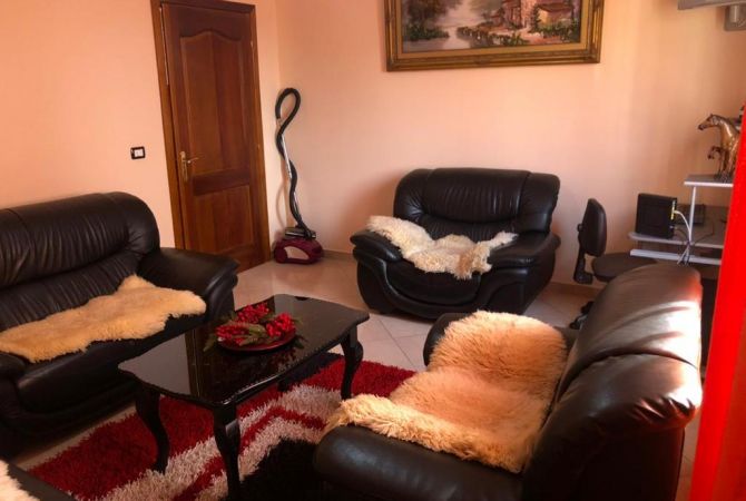 Shtepi ne shitje Vila Luksoze ne Tirane, 4+1, Mobilimi E mobiluar, Pagesa 300,000  Euro.