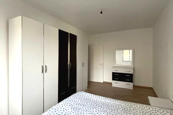 Jepet me qera apartament 2+1  ne Kamez