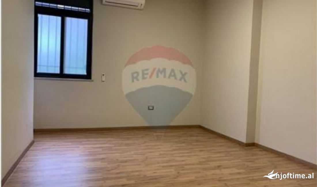 Jepet me qira ambient per zyra ne Qender te Tiranes 