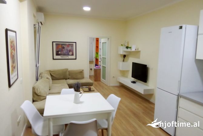 Apartament 2+1 per qera rruga Barrikadave