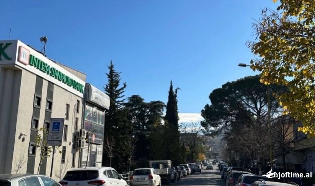 Lokal ne shitje ne Kombinat