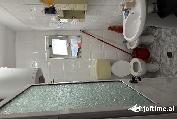 Ambiente Commerciale in Affitto 1+1 a Tirana - 450 Euro