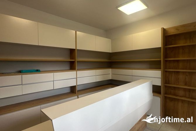 Jepet me qera ambient biznesi, per farmaci QSUT