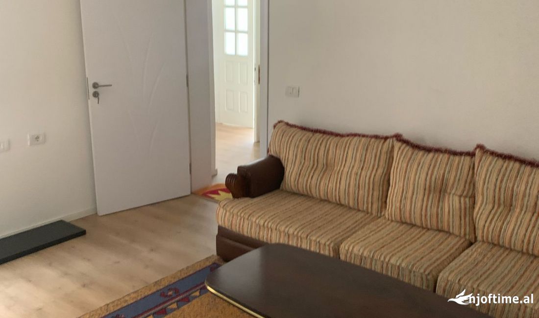 Shtepi me qera Shtepi Private ne Tirane, 1+1, Mobilimi E mobiluar, Pagesa 400  Euro.