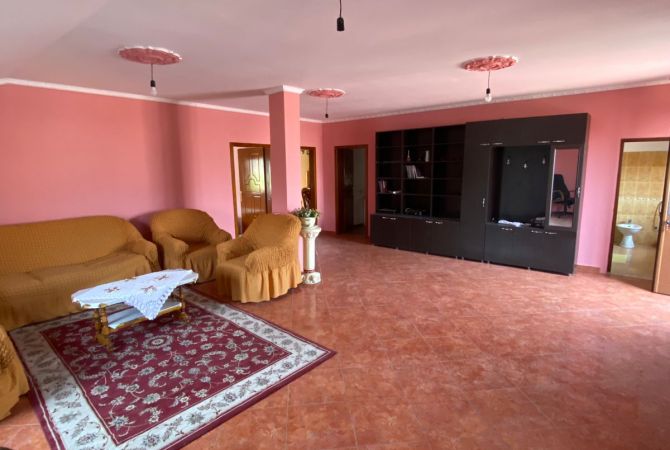 Shtepi me qera Shtepi Private ne Tirane, 1+1, Mobilimi E mobiluar, Pagesa 400  Euro.