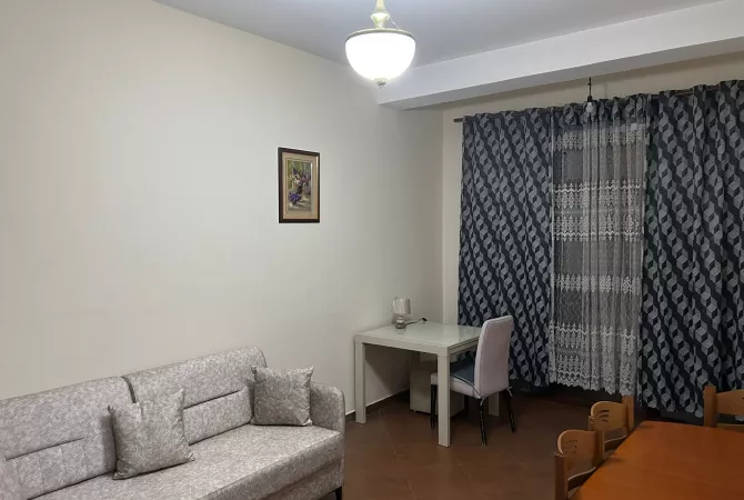 Shtepi me qera Apartament ne Tirane, 1+1, Mobilimi E mobiluar, Pagesa 580  Euro.