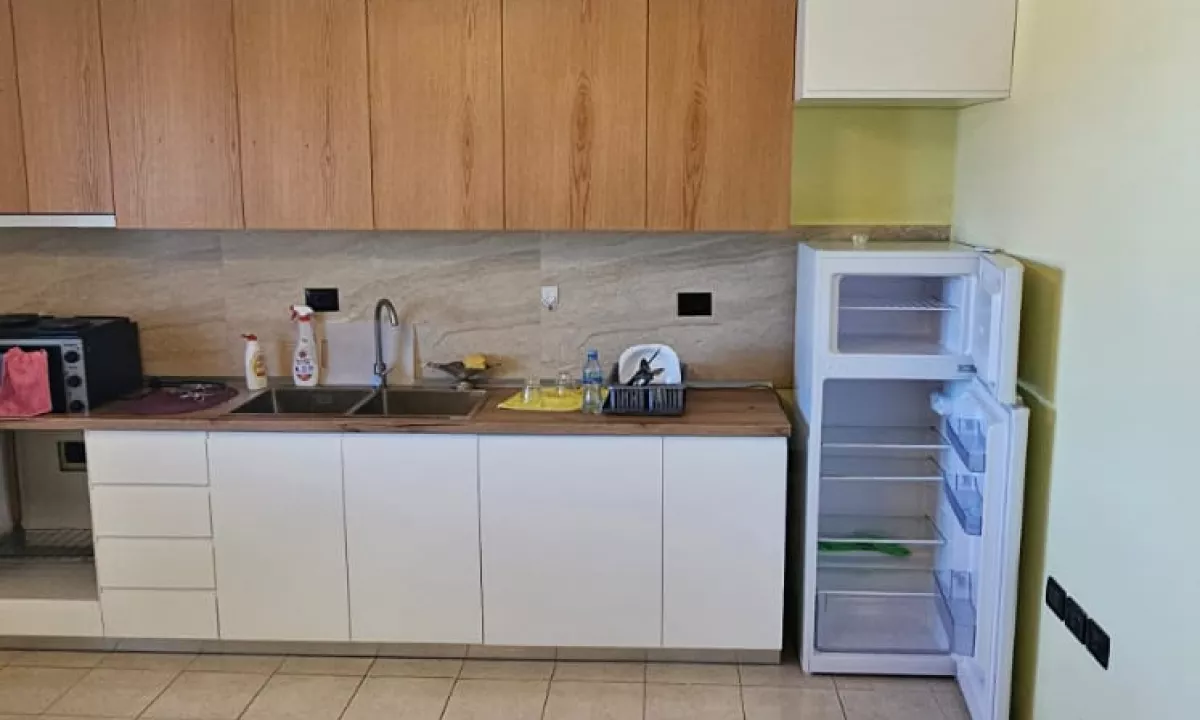 Shtepi me qera Shtepi Private ne Tirane, 3+1, Mobilimi E mobiluar, Pagesa 700  Euro.