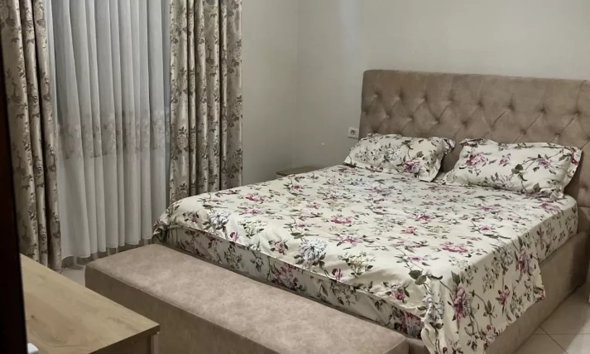 Shtepi me qera Apartament ne Tirane, 1+1, Mobilimi E mobiluar, Pagesa 500  Euro.