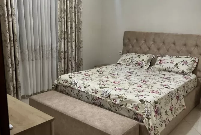 Prane UET, jepet me qera 1+1