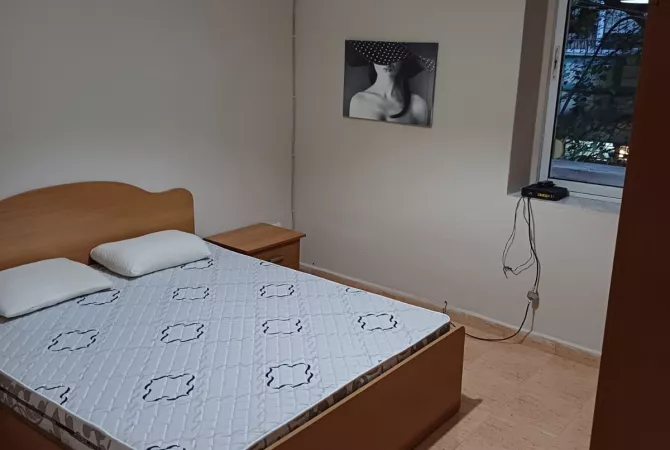 Shtepi me qera Apartament ne Tirane, 2+1, Mobilimi E mobiluar, Pagesa 650  Euro.