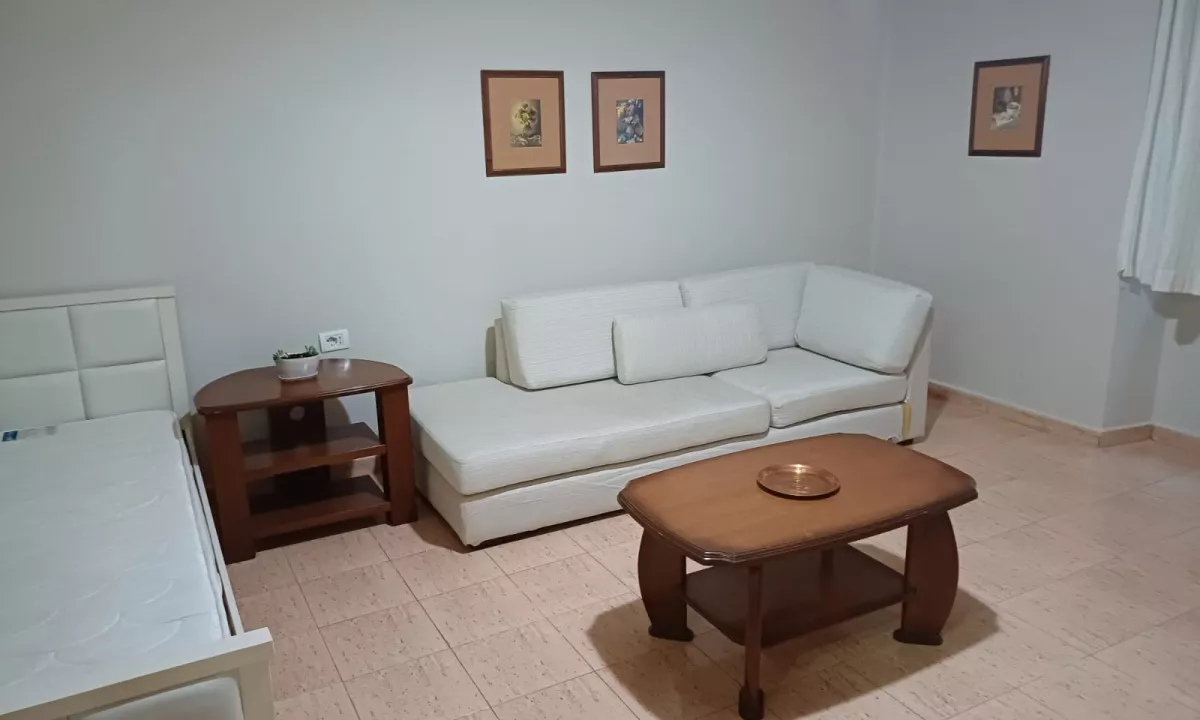 Shtepi me qera Apartament ne Tirane, 2+1, Mobilimi E mobiluar, Pagesa 650  Euro.