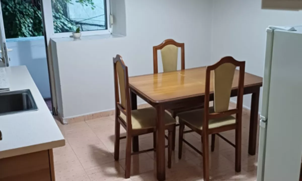 Shtepi me qera Apartament ne Tirane, 2+1, Mobilimi E mobiluar, Pagesa 650  Euro.