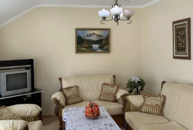 jepet  shtepi me qera,1+1,tek 5 maj