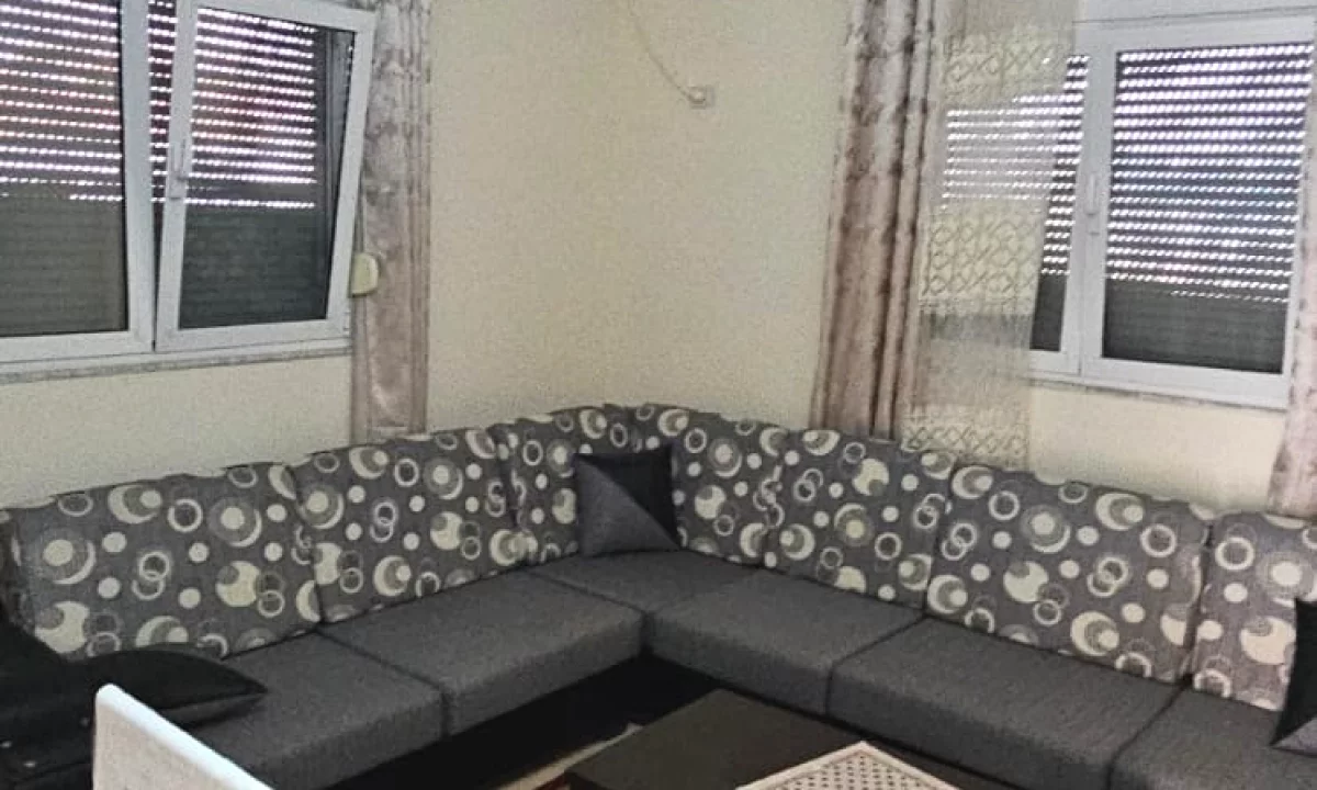 Shtepi me qera Shtepi Private ne Tirane, 2+1, Mobilimi E mobiluar, Pagesa 450  Euro.