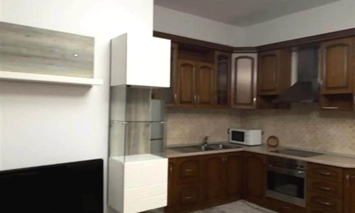 Shtepi me qera Shtepi Private ne Tirane, 1+1, Mobilimi E mobiluar, Pagesa 300  Euro.