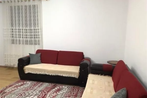 Shtepi me qera Shtepi Private ne Tirane, 1+1, Mobilimi E mobiluar, Pagesa 300  Euro.