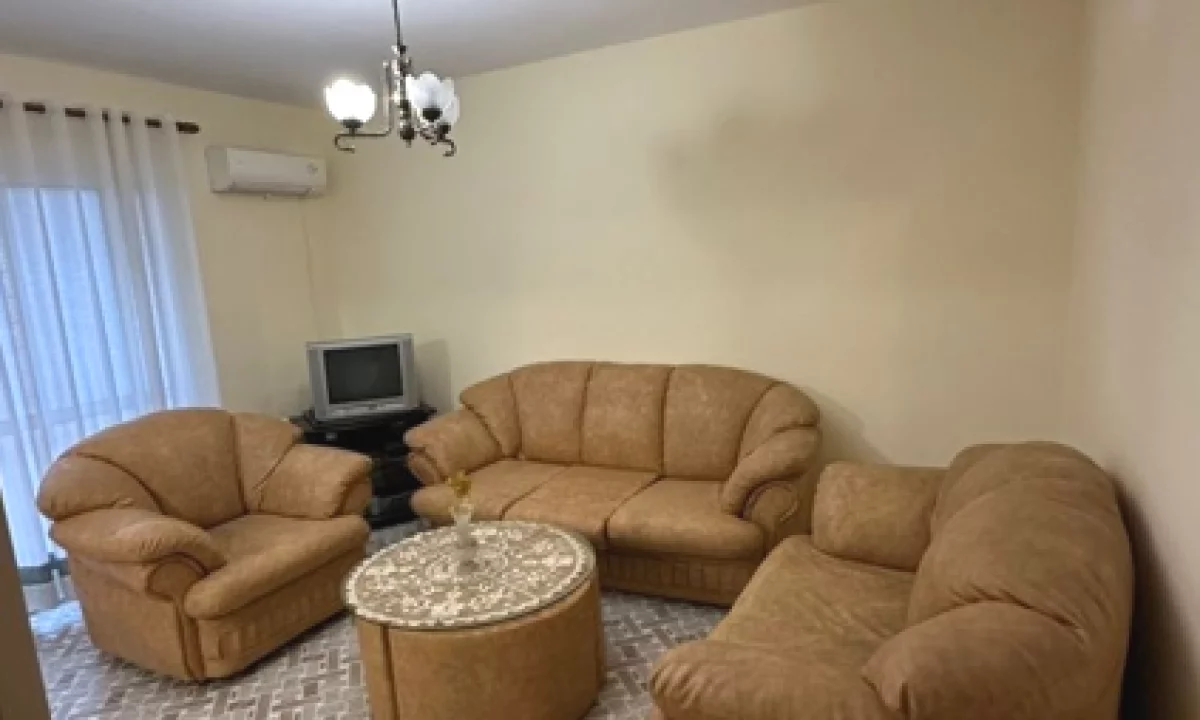 Shtepi me qera Apartament ne Tirane, 4+1, Mobilimi E mobiluar, Pagesa 550  Euro.