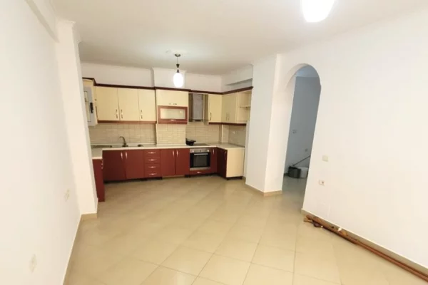 Jepet me qera,1+1.Yzberisht