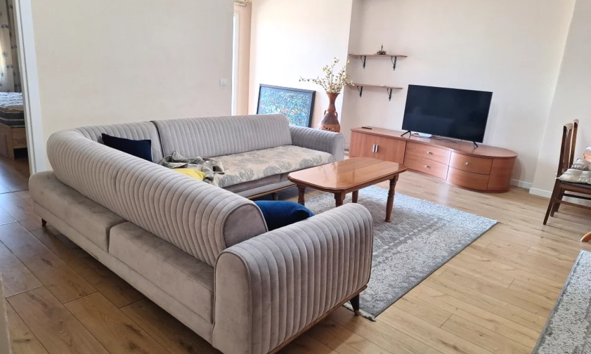 Shtepi me qera Apartament ne Tirane, 1+1, Mobilimi E mobiluar, Pagesa 450  Euro.