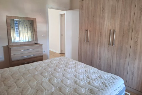 Shtepi me qera Apartament ne Tirane, 1+1, Mobilimi E mobiluar, Pagesa 450  Euro.