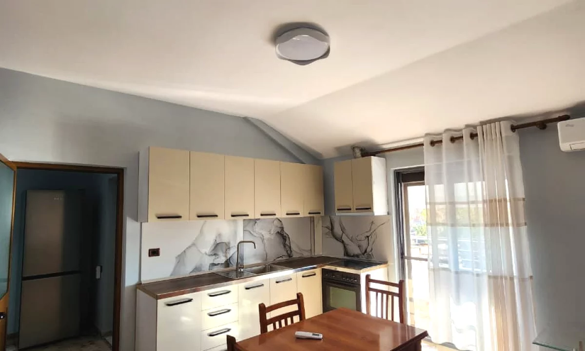 Shtepi me qera Apartament ne Tirane, 2+1, Mobilimi E mobiluar, Pagesa 450  Euro.