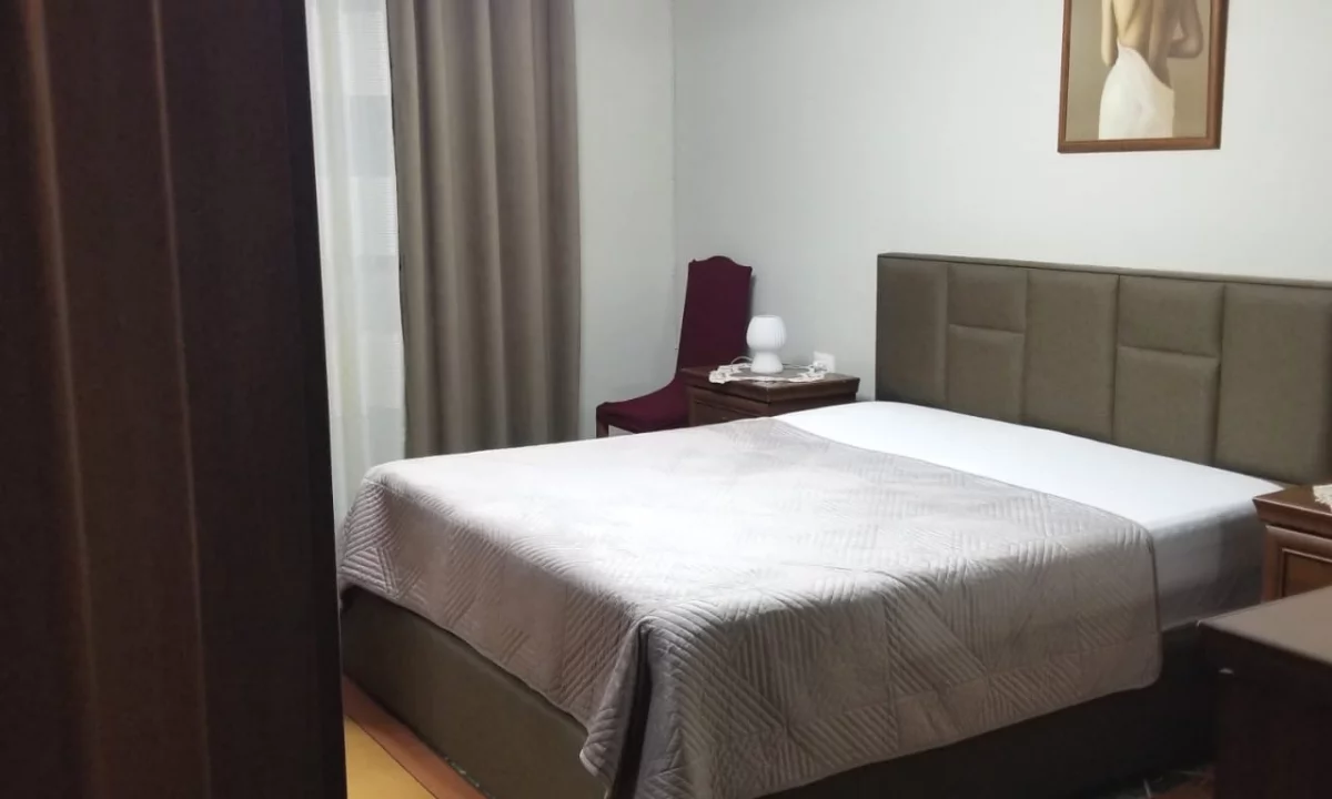 Shtepi me qera Apartament ne Tirane, 2+1, Mobilimi E mobiluar, Pagesa 600  Euro.