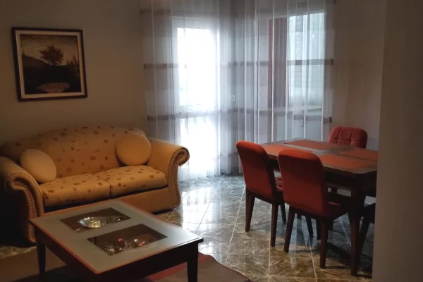 Shtepi me qera Apartament ne Tirane, 2+1, Mobilimi E mobiluar, Pagesa 600  Euro.