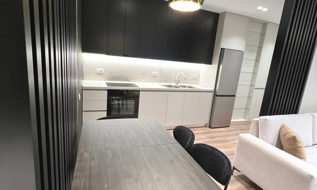 Shtepi me qera Apartament ne Tirane, 2+1, Mobilimi E mobiluar, Pagesa 700  Euro.