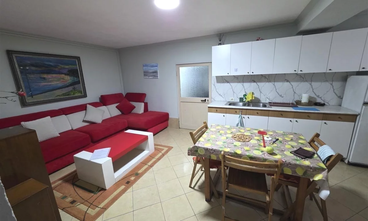 Shtepi me qera Shtepi Private ne Tirane, 1+1, Mobilimi E mobiluar, Pagesa 400  Euro.