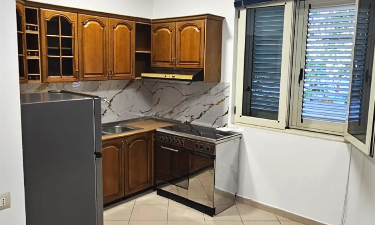 Shtepi me qera Shtepi Private ne Tirane, 2+1, Mobilimi E mobiluar, Pagesa 450  Euro.