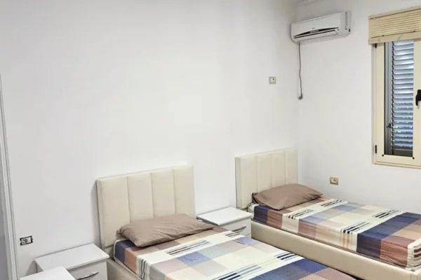 Shtepi me qera Shtepi Private ne Tirane, 2+1, Mobilimi E mobiluar, Pagesa 450  Euro.