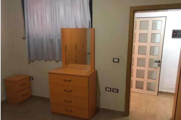 Shtepi me qera Shtepi Private ne Tirane, 1+1, Mobilimi E mobiluar, Pagesa 300  Euro.