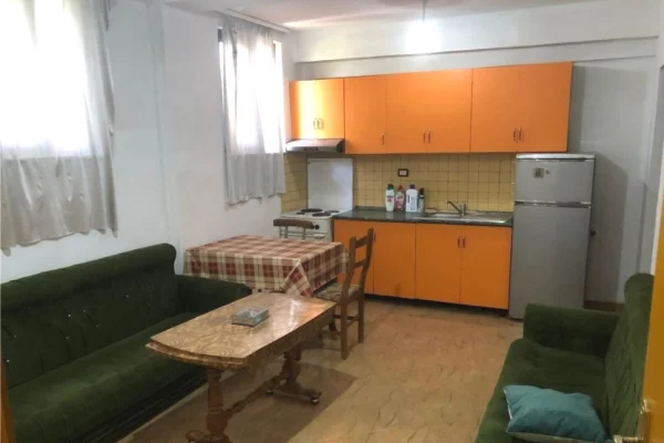 Shtepi me qera Shtepi Private ne Tirane, 1+1, Mobilimi E mobiluar, Pagesa 300  Euro.