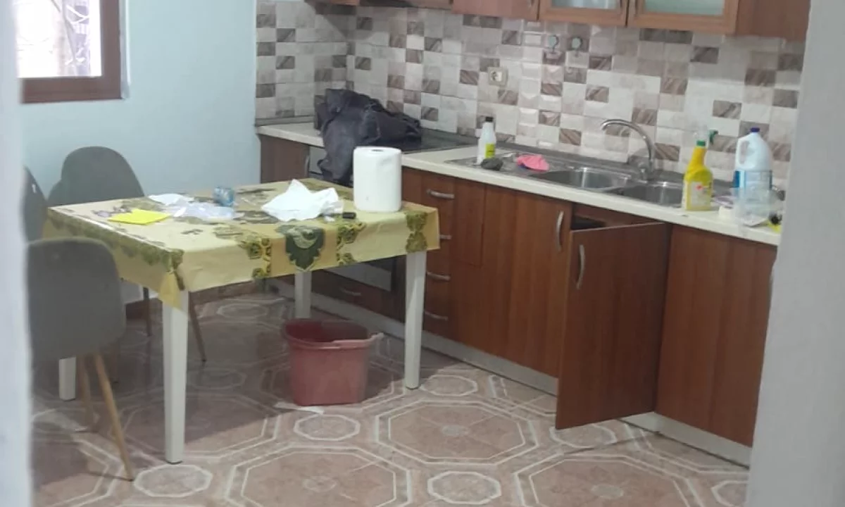 Shtepi me qera Shtepi Private ne Tirane, 4+1, Mobilimi E mobiluar, Pagesa 400  Euro.