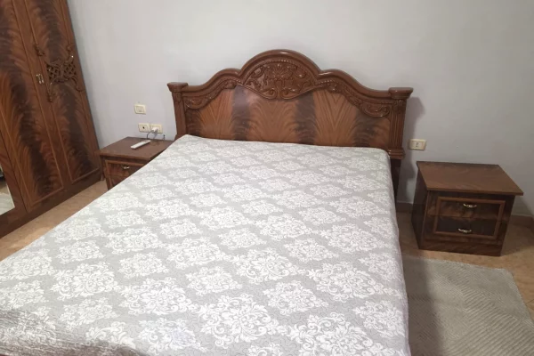 Sauk Jepet me qera 1+1