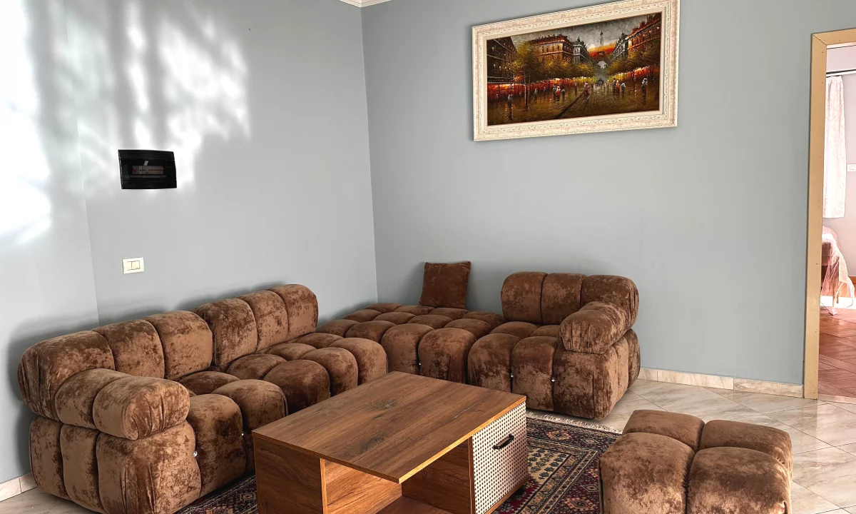 Shtepi me qera Shtepi Private ne Tirane, 1+1, Mobilimi E mobiluar, Pagesa 330  Euro.
