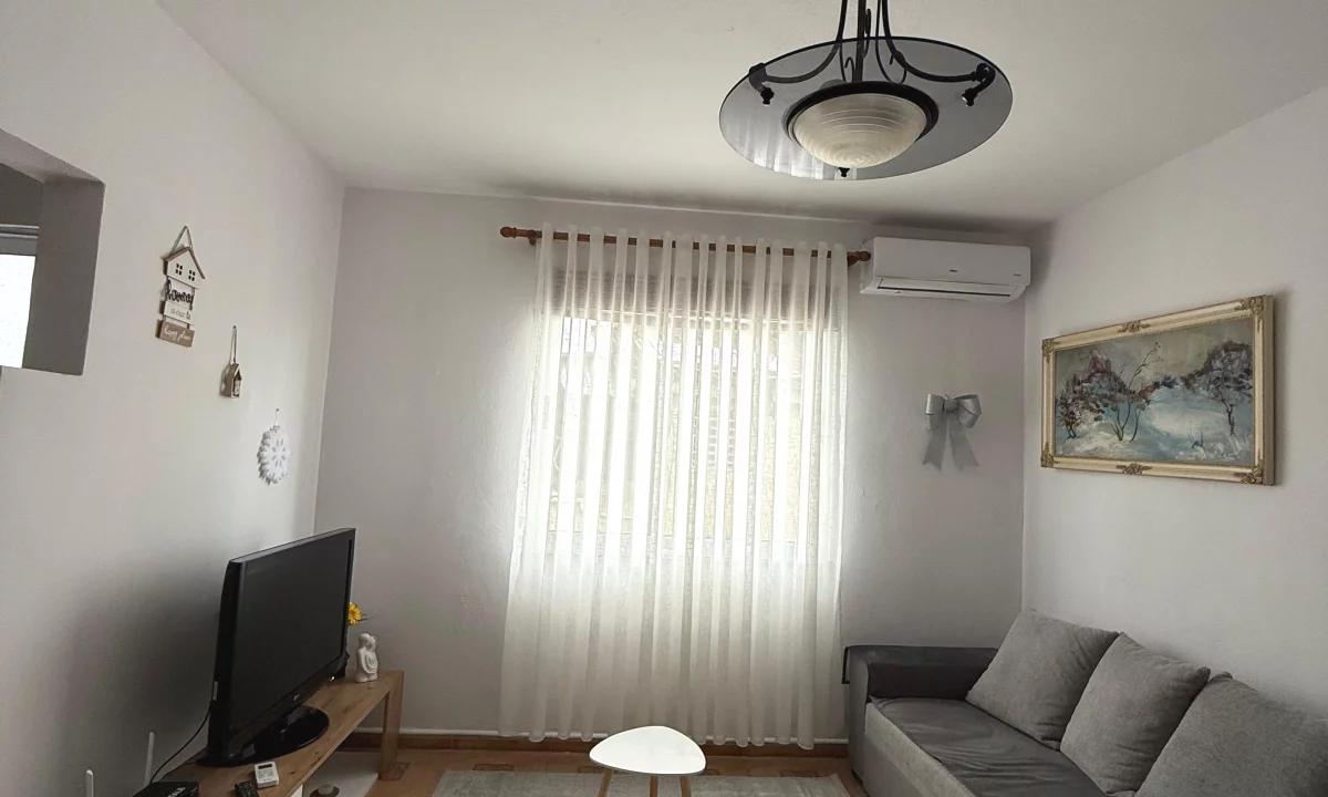 Shtepi me qera Apartament ne Tirane, 1+1, Mobilimi E mobiluar, Pagesa 400  Euro.