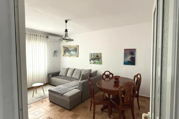 Shtepi me qera Apartament ne Tirane, 1+1, Mobilimi E mobiluar, Pagesa 400  Euro.