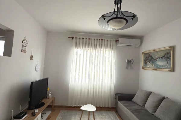 🔥 Apartament 1+1 me Qira tek Shkolla Ali Demi 🏡✨