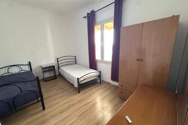 Shtepi me qera Shtepi Private ne Tirane, 2+1, Mobilimi E mobiluar, Pagesa 400  Euro.