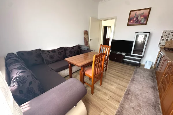 Shtepi me qera 2+1 ne Tirane - 400 Euro
