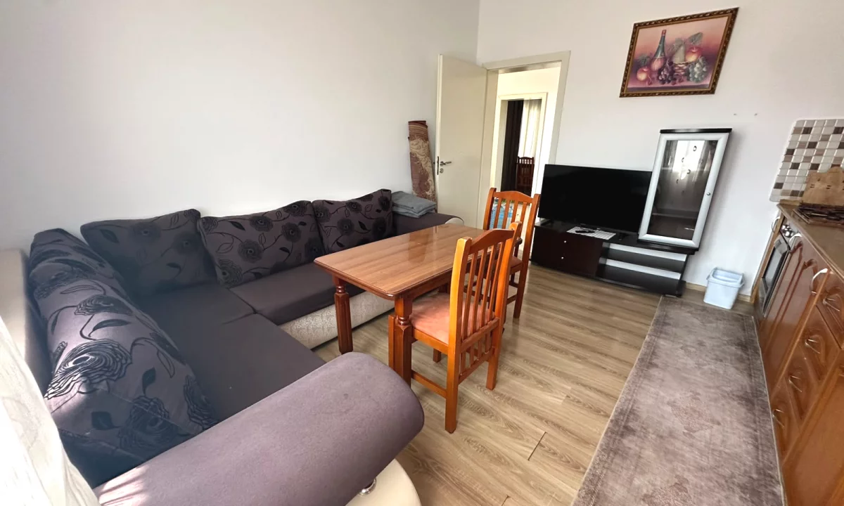 Shtepi me qera Shtepi Private ne Tirane, 2+1, Mobilimi E mobiluar, Pagesa 400  Euro.