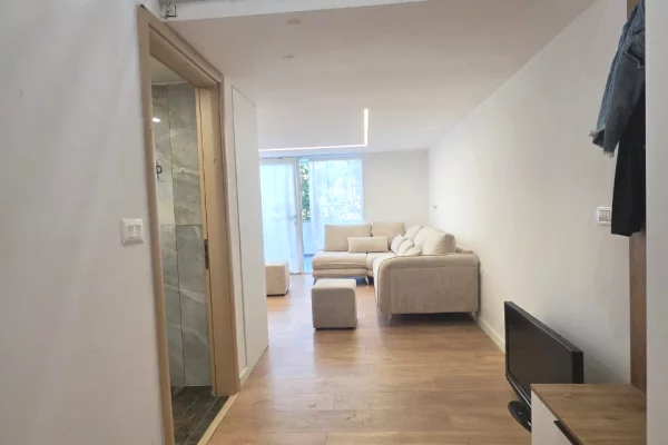 Shtepi me qera Apartament ne Tirane, 2+1, Mobilimi E mobiluar, Pagesa 45,000  Leke.