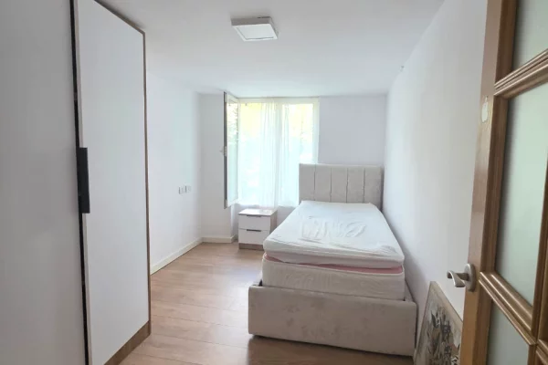 Shtepi me qera Apartament ne Tirane, 2+1, Mobilimi E mobiluar, Pagesa 45,000  Leke.