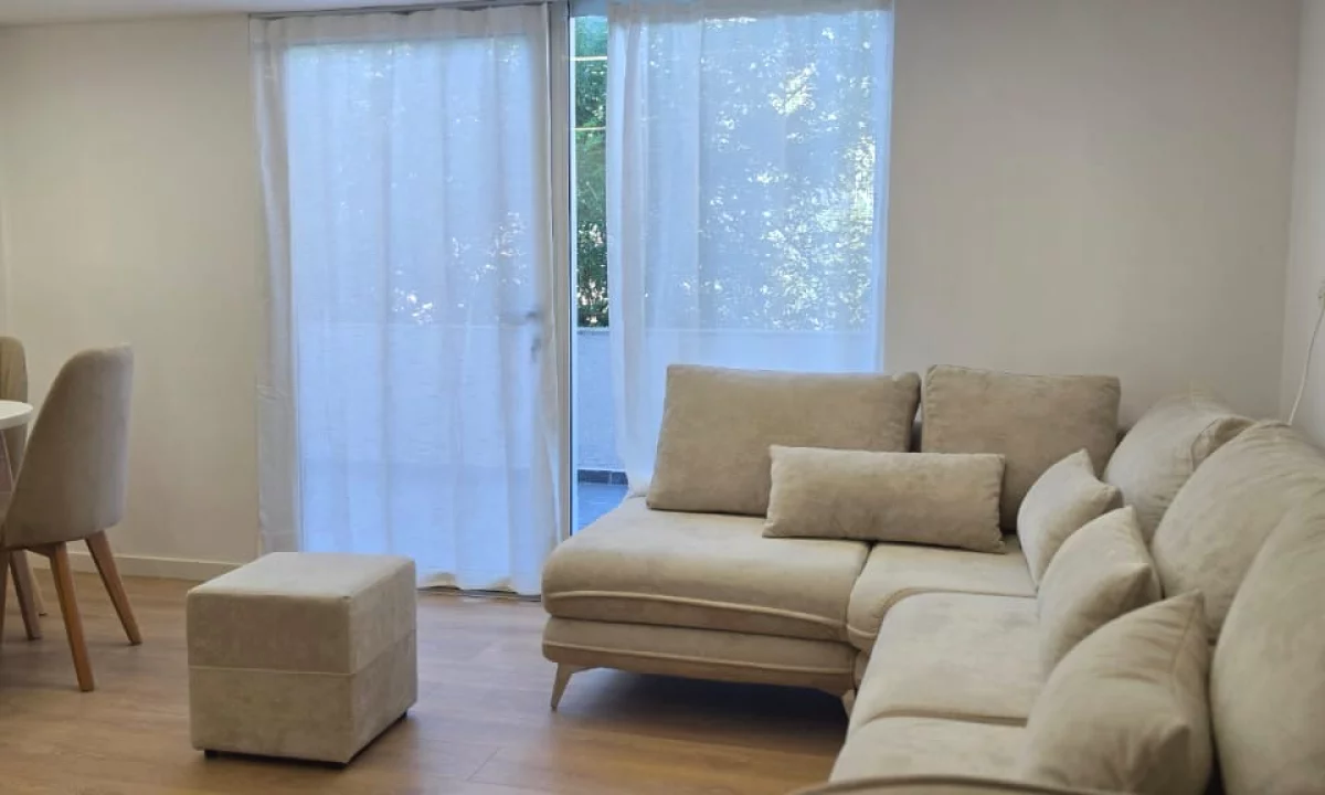 Shtepi me qera Apartament ne Tirane, 2+1, Mobilimi E mobiluar, Pagesa 45,000  Leke.