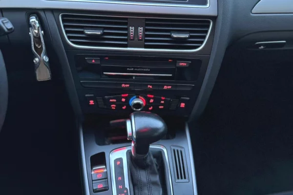 Makina ne shitje ne Tirane, Audi, 2013 Diesel,Kambio Automatik Pagesa 7,600  Euro.