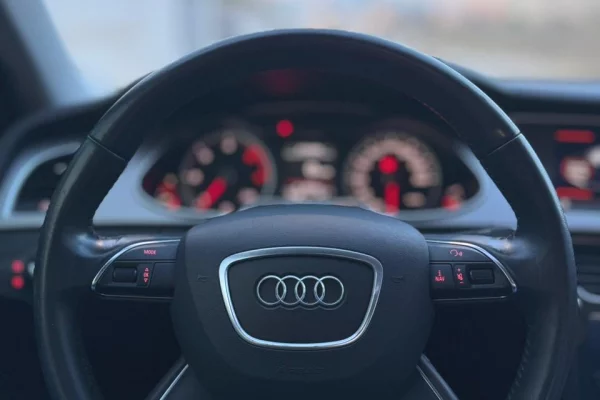 Makina ne shitje ne Tirane, Audi, 2013 Diesel,Kambio Automatik Pagesa 7,600  Euro.