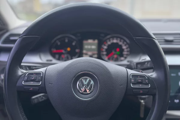 Makina ne shitje ne Tirane, Volkswagen, 2012 Diesel,Kambio Automatik Pagesa 7,300  Euro.