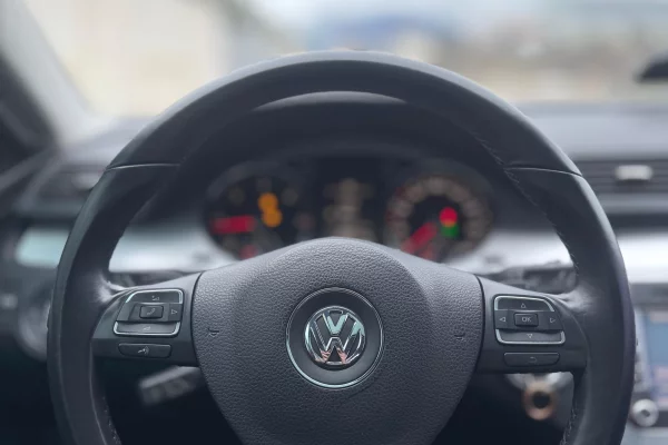 Makina ne shitje ne Tirane, Volkswagen, 2010 Diesel,Kambio Automatik Pagesa 6,300  Euro.