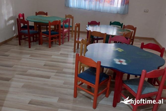 Ambiente Commerciale in Affitto 3+1 a Tirana - 450 Euro